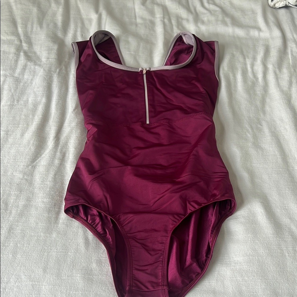 Maroon Mariia Leotarf